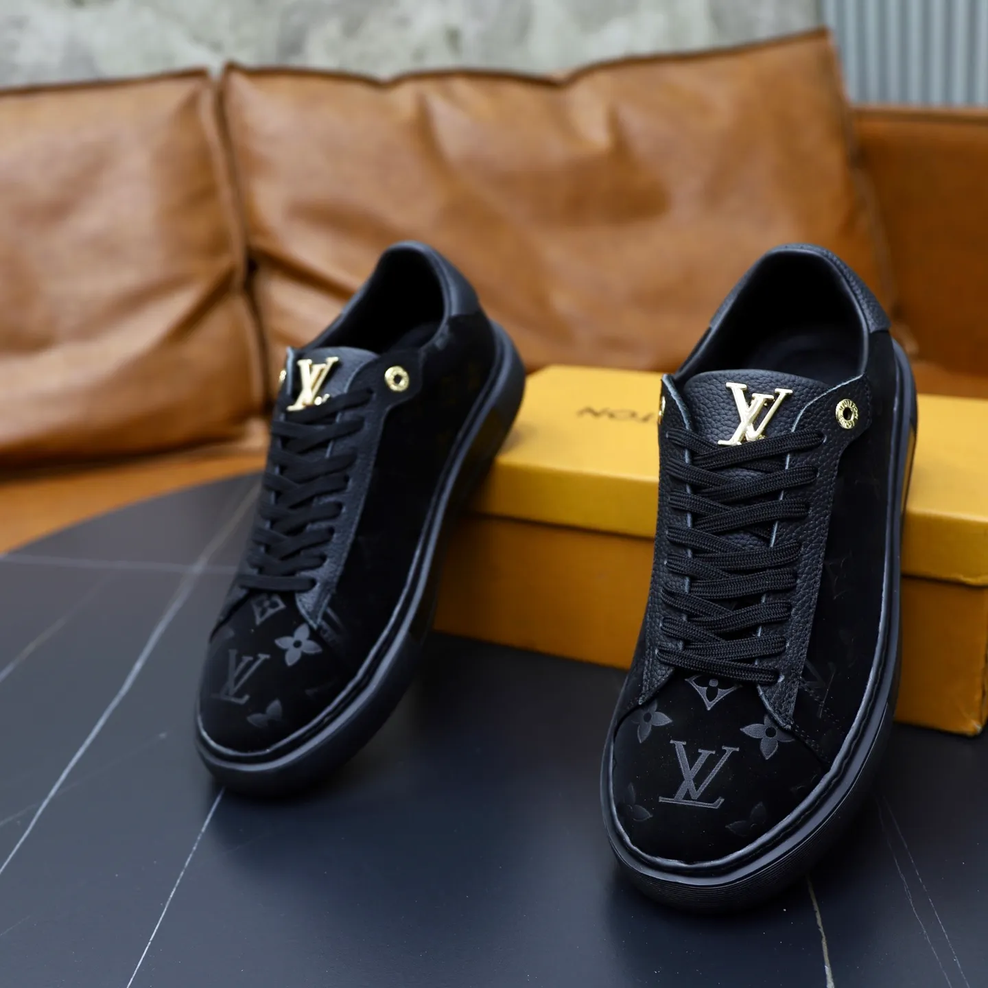 Ex-factory price: 440💰🙅‍♂️🙅‍♂️🙅‍♂️ Brand: LV Louis Vuitton Standard code: 38-44 (45 customized) Grade: Same as the official website Material: Original material splicing Comfortable and breathable lining Lightweight and wear-resistant sports outsole Style category: Men's fashion casual shoes Running sneakers Distinguished luxury brand elements Top luxury Color: actual picture color